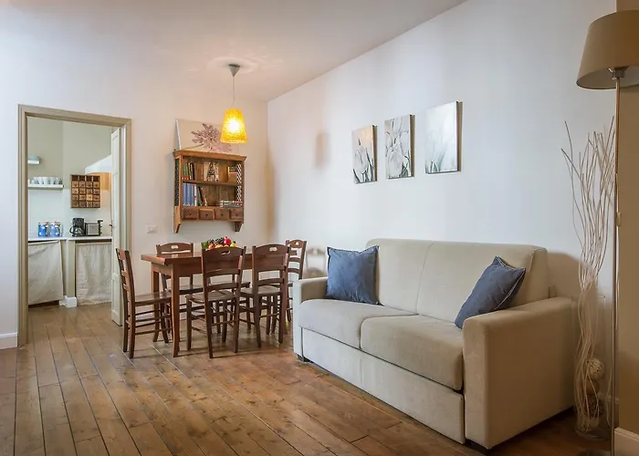 Uffizi Gallery Rooftop By Mamo *